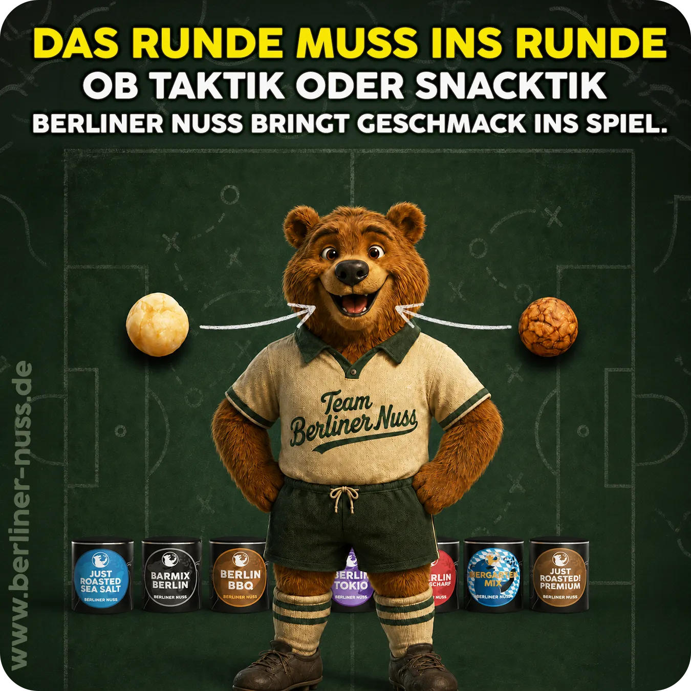 Bärnhard im Retro-Fußballtrikot vor einer Taktiktafel, Text: „Das Runde muss ins Runde – Ob Taktik oder Snacktik – Berliner Nuss bringt Geschmack ins Spiel.